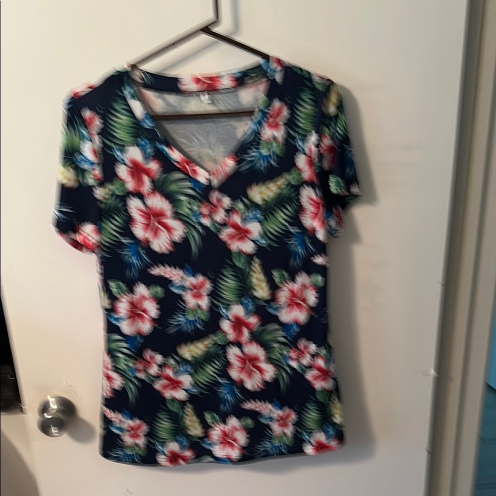 Fitted Short Sleeve T-Shirt with Floral Design